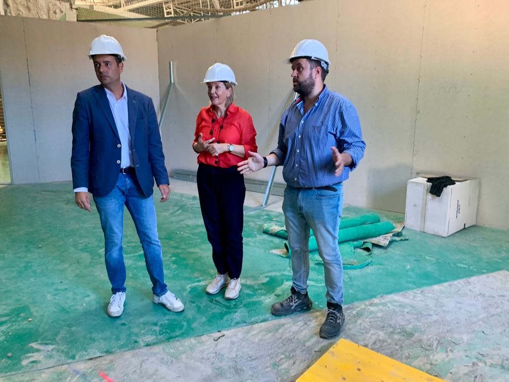 El alcalde visita las obras de la tercera fase de rehabilitación del Centro Cívico Río Vena